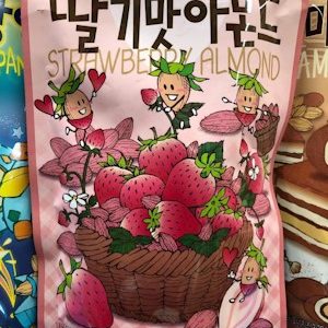 韩国Tom's Strawberry Almond 210g